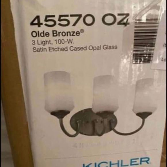 New in box bathroom light - Picture 2 of 2